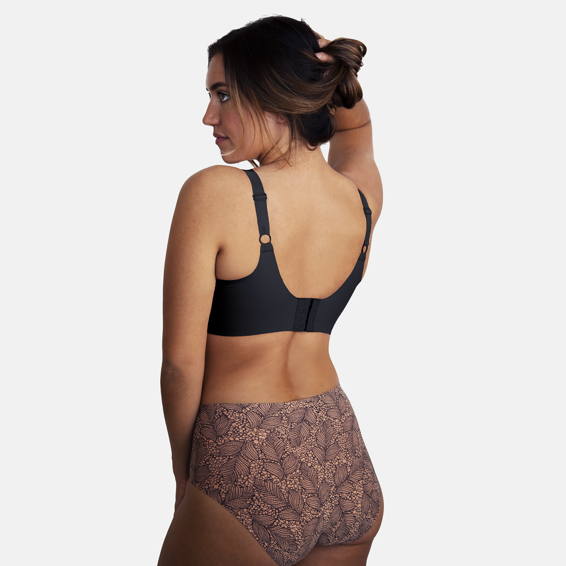 Evelyn & Bobbie Wire Free Beyond Bra in Black – Belle Mode Intimates